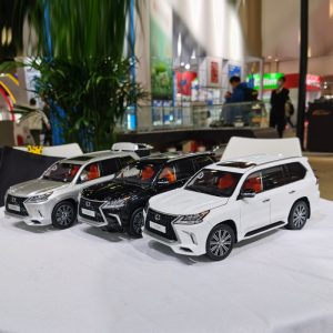 Lexus LX570 1:18 LCD