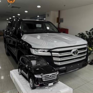 LAND CRUISER LC300 LCD 1/18